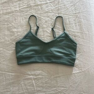 Alo soft Head start Bra in color Botanical Green